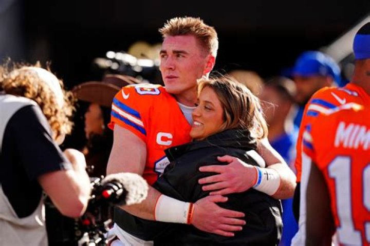 Bo Nix Kid With Wife Izzy Smoke, The Child In The Wedding Pictures