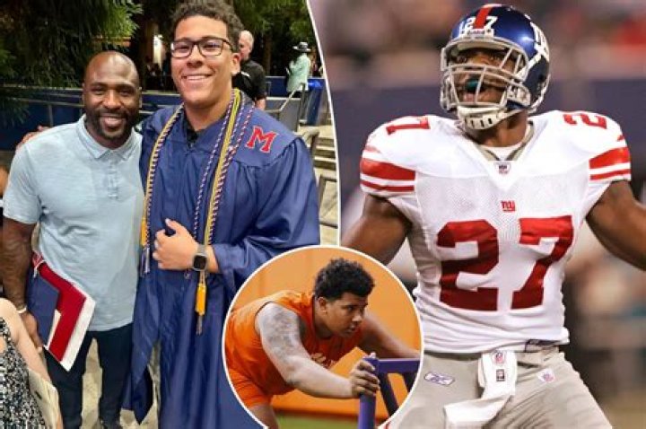 Brandon Jacobs – Former NFL Player | Net Worth, Age, Bio, Wiki, Career, Family, Nationality, Ethnicity, Partner, Photos And Facts
