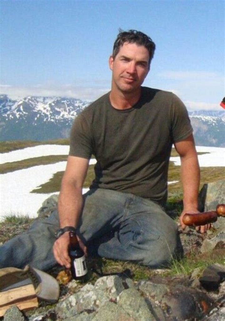 Dustin Hurt is Married to Wife: Arin Alhum Hanson. Kids.