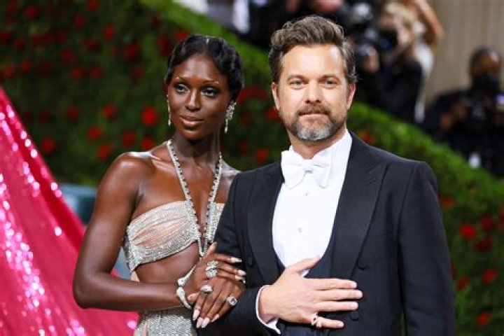 Elizabeth Mitchell – Who is the Husband of Elizabeth? Age, Bio, Wiki, Career, Net Worth, Movies, TV Series, Husband &amp; Facts