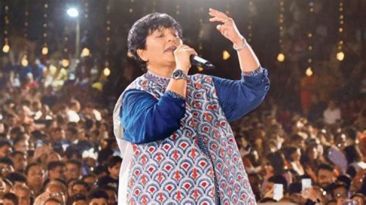 Falguni Pathak Net Worth & Earnings (2024)