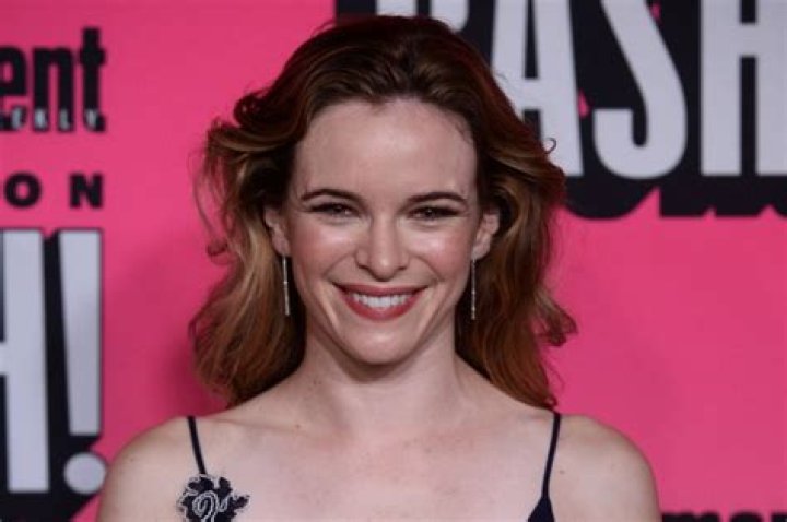 Hayes Robbins – American Actress Danielle Panabaker’s Husband | Age, Biography, Wiki, Career, Net Worth, Family and Facts