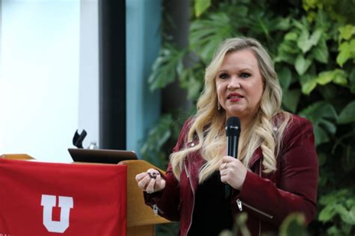 Holly Rowe Net Worth, Wiki, Early Life, Career, Education, Relationship Status, Body Measurements, Social Media