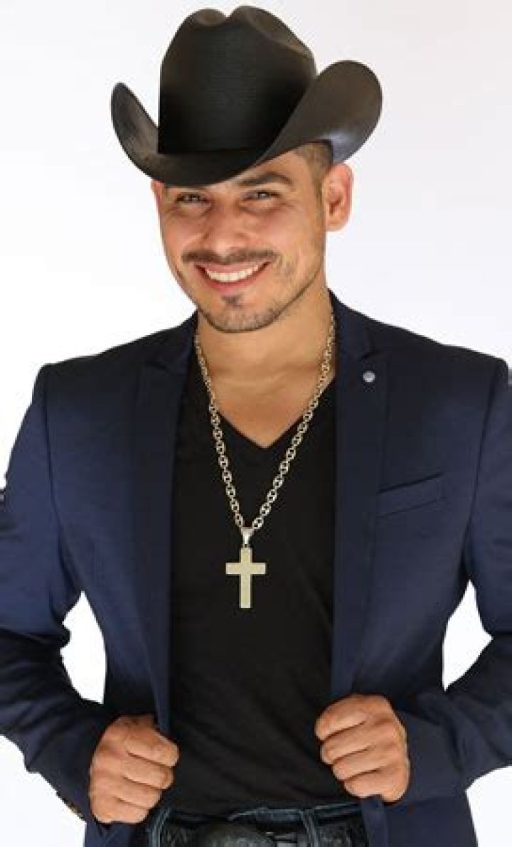 Is Espinoza Paz Married to Wife? Or Dating Girlfriend? Kids