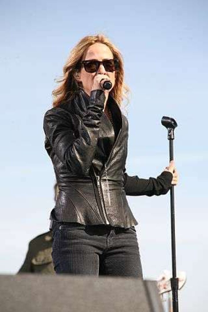 Is Sheryl Crow Gay Or Straight? What’s Her Sexual Orientation?