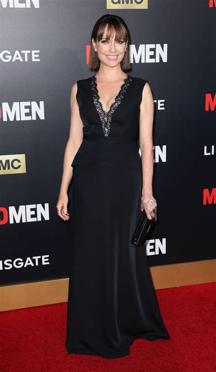 Julie Ann Emery – Actress | Who Is She Married To? Wiki, Age, Height, Net Worth, Relationship, Ethnicity, Career