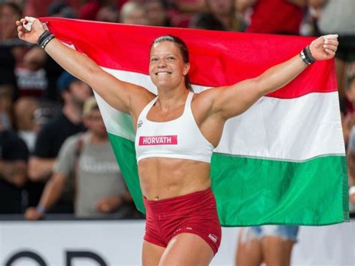 Laura Horvath Height, Weight, Net Worth, Age, Birthday, Wikipedia, Who, Instagram, Biography