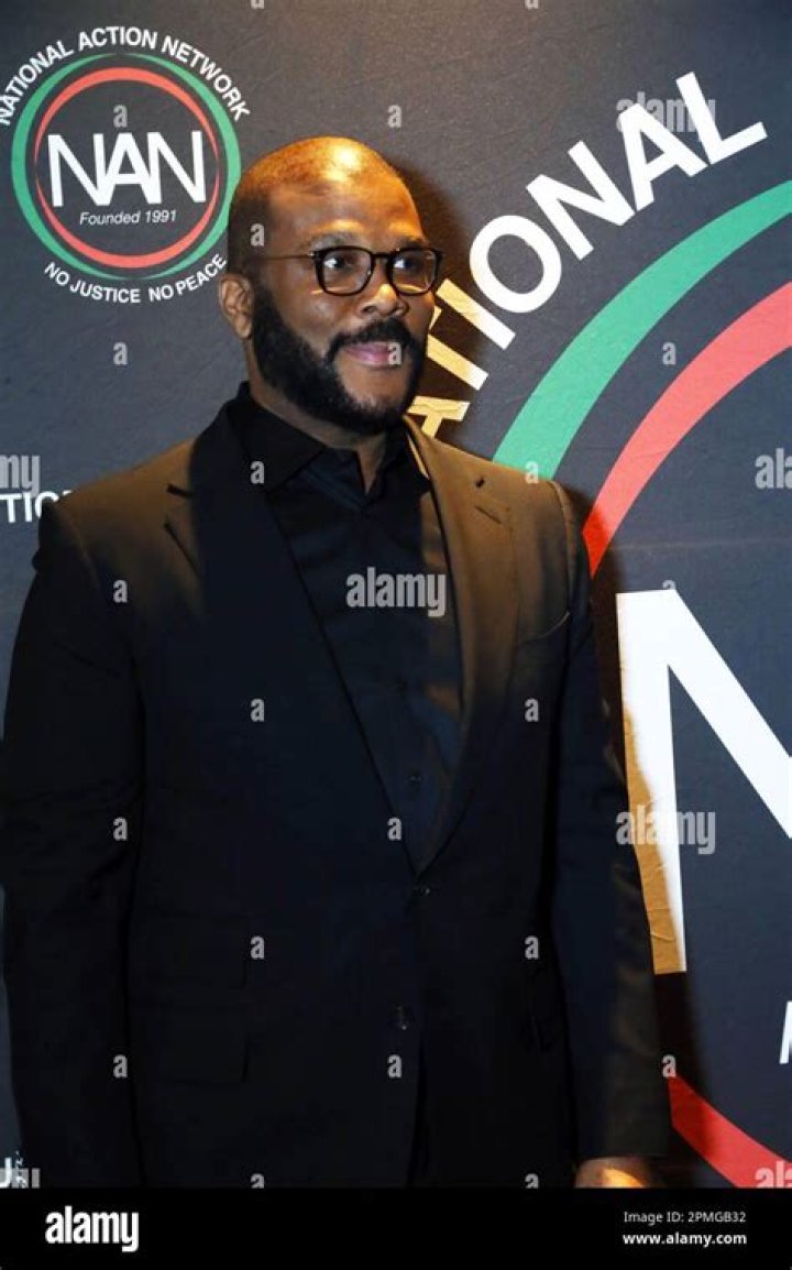 Michael Moore – Documentary Filmmaker, Director, Producer, Author, Activist | Wiki, Age, Height, Net Worth, Relationship, Ethnicity, Career