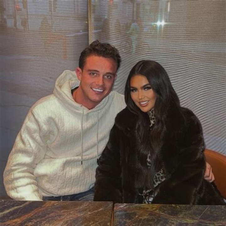 Rendall Coleby – Internet Personality, Instagram Star | Who is the Husband of Rendall Coleby? Wiki, Age, Height, Net Worth, Relationship, Ethnicity, Career