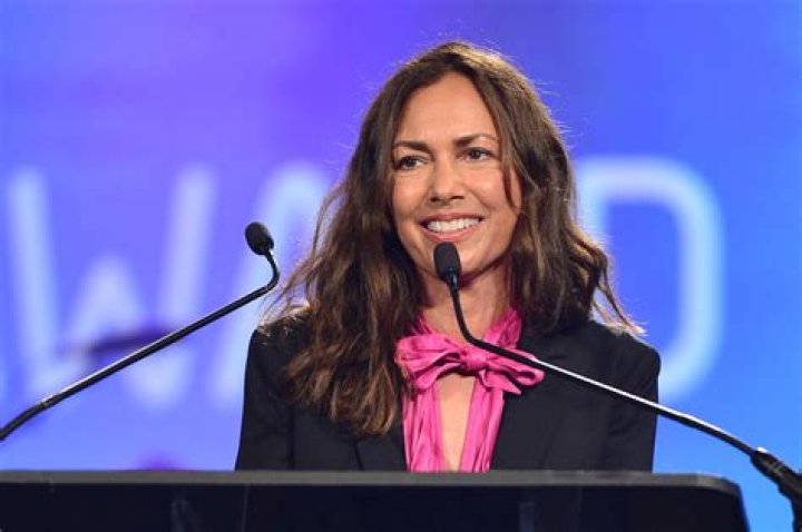 Susanna Hoffs | Bio, Age, Net Worth, Relationship, Career