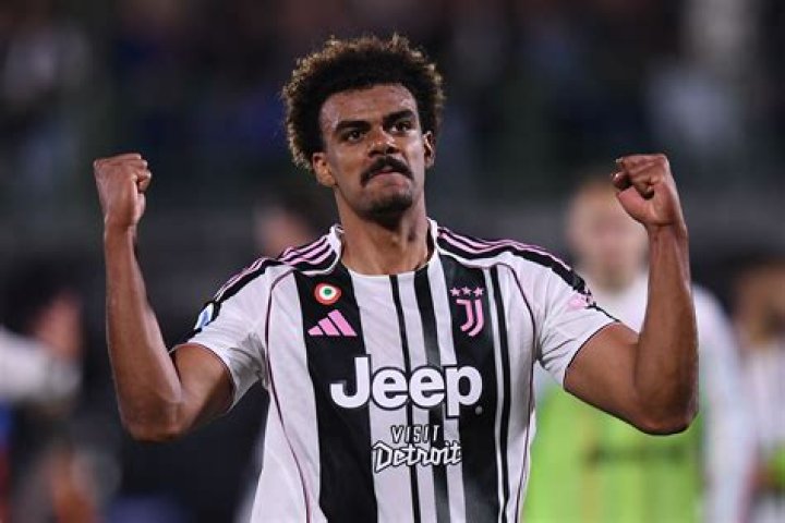 What is Renato Tapia Cortijo Age? Bio, Wiki, Net Worth, Stats, Goal, Salary, Contract, Nationality, Wife &amp; Kids