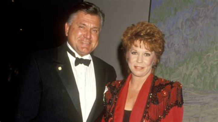What Is Vicki Lawrence And Husband Al Schultz Age Gap? Details About Their Daughter And Family