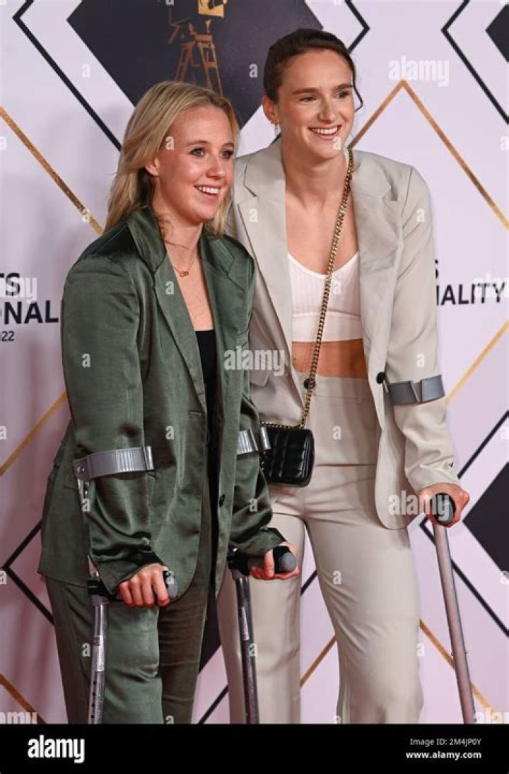 Why Beth Mead and Girlfriend Danielle van de Donk Break Up &amp; Does She Have A New Partner?